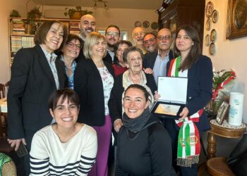 Oristano, Maddalena Falchi festeggia i 100 anni con la famiglia