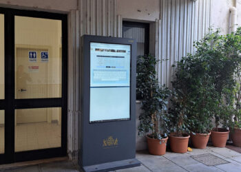 Totem digitale interattivo al cimitero di Cagliari