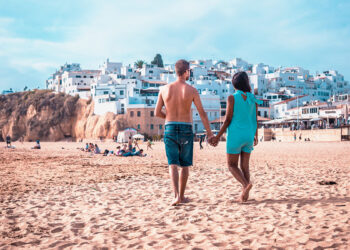 Spiaggia di Albufeira, Algarve (Portogallo). ? Depositphotos