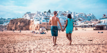Spiaggia di Albufeira, Algarve (Portogallo). ? Depositphotos