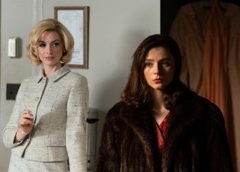 Anne Hathaway e Thomasin McKenzie in “Eileen”. ? Jeong Park