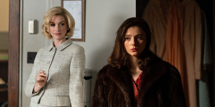 Anne Hathaway e Thomasin McKenzie in “Eileen”. ? Jeong Park