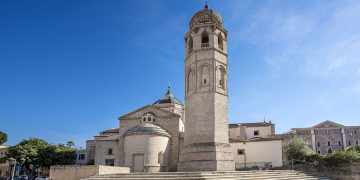 Cattedrale di Santa Maria Assunta a Oristano. 📷 Depositphotos