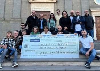 “Certe luci non puoi spegnerle”: Cabras illumina la lotta contro il cancro con 15mila euro in beneficenza