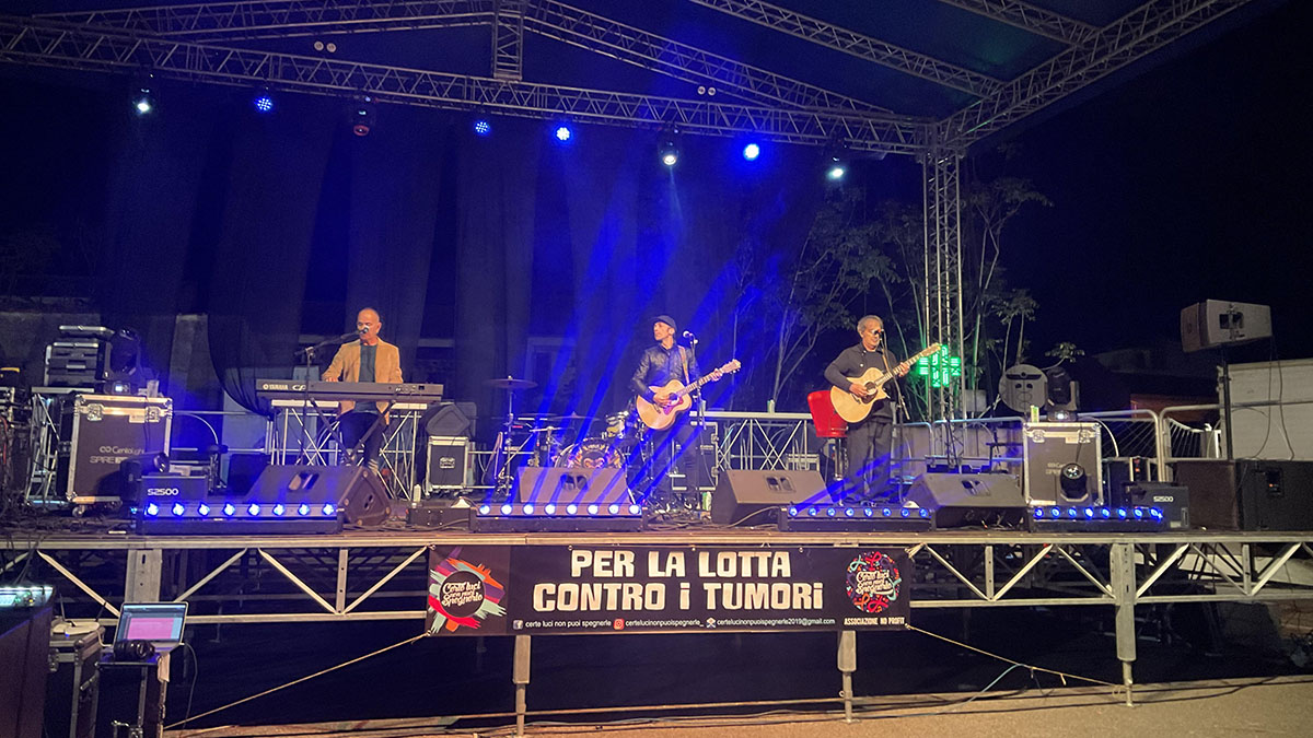 I Tazenda sul palco di “Certe luci non puoi spegnerle”