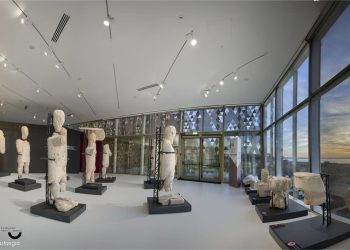 I giganti di Mont'e Prama al tramonto. ? Nicola Castangia