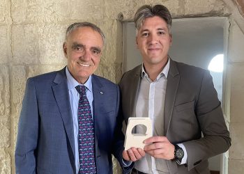 Il Sindaco di Quartu Milia, Graziano Milia, insieme al karateka Gino Melis