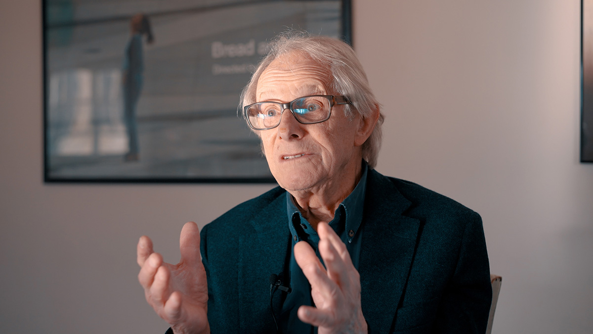 Ken Loach sul set di "Uomini in marcia" di Peter Marcias. ? Simone Ruggiu