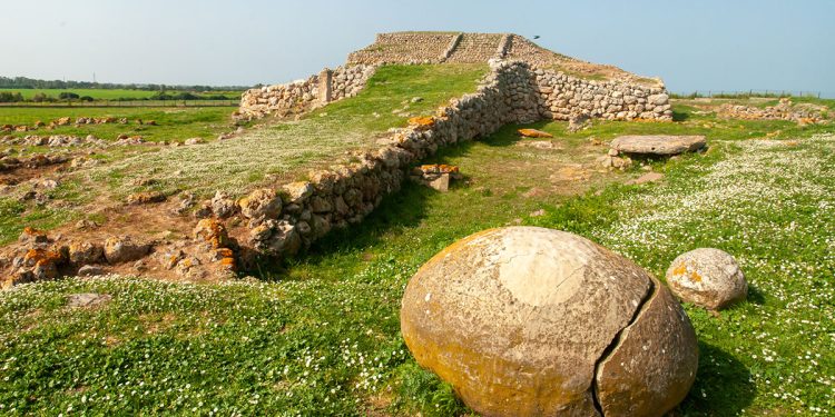 Monte d'Accoddi, Sassari. Foto Depositphotos