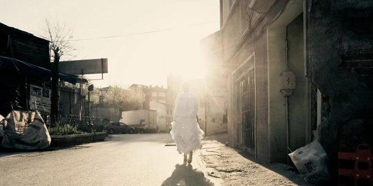 "Ti sei vestita di bianco" mostra Murats. ? Sirio Magnabosco