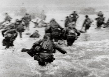 Lo sbarco in Normandia immortalato da Robert Capa