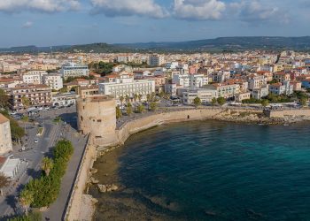 Veduta aerea del centro storico di Alghero. ? Depositphotos