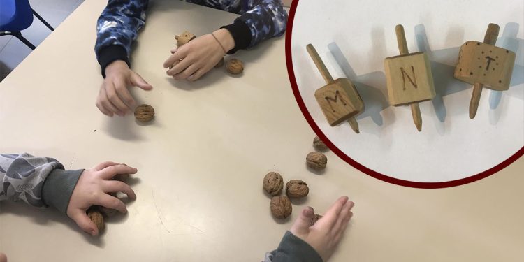 Un mini torneo di Su Barralliccu al Museo Giocattolo Tradizionale Sardegna di Ales. ? Facebook