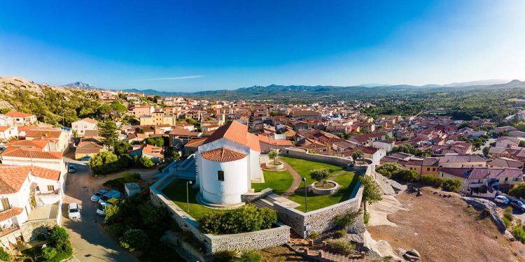 Veduta aerea di Arzachena. ? Depositphotos