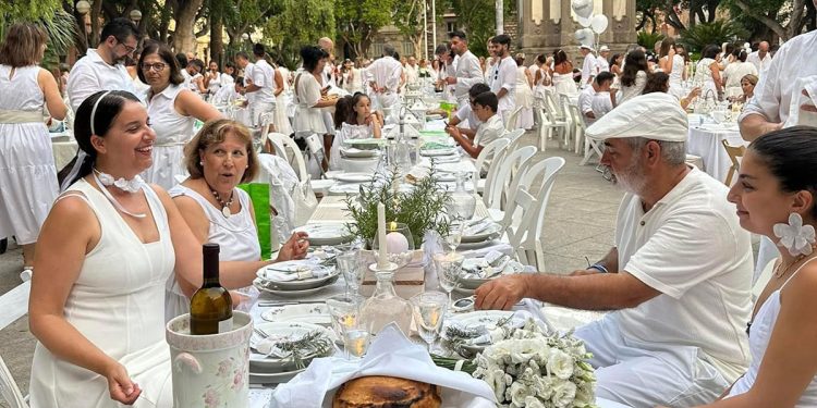 "Cena in Bianco" Cagliari. ? Facebook