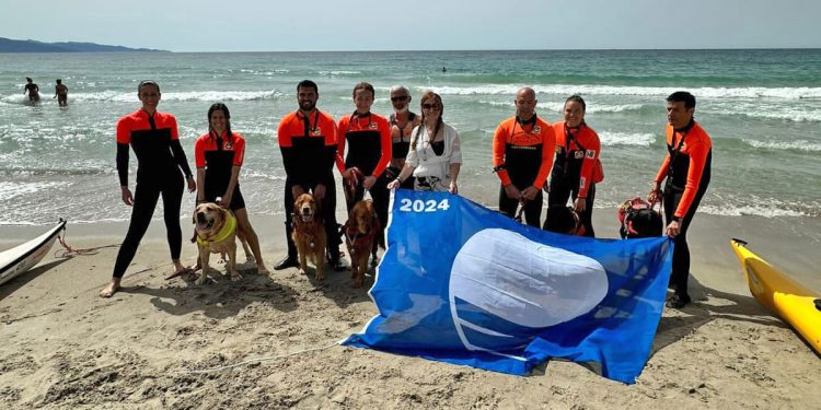 Cerimonia al Poetto di Quartu per festeggiare le Bandiere Blu 2024