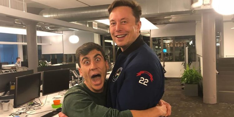 Fidias Panayiotou con Elon Musk. ? dire.it