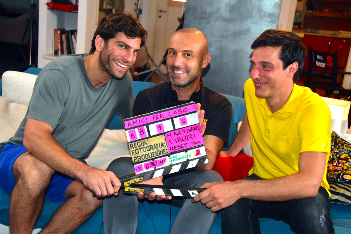 Filippo Contri e Filippo Tirabassi con Max Nardari, regista della commedia “Amici per caso”