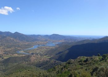 Il Rio Posada e il Lago di Torpè visti dal territorio di Lodè. ? Facebook Parco di Tepilora
