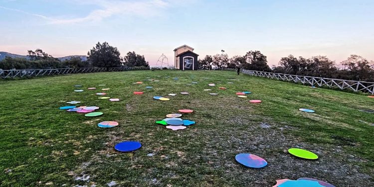 Ulassai, Biennale d'arte contemporanea: l'opera AIR di Idem Studio alla stazione dell'arte a Ulassai