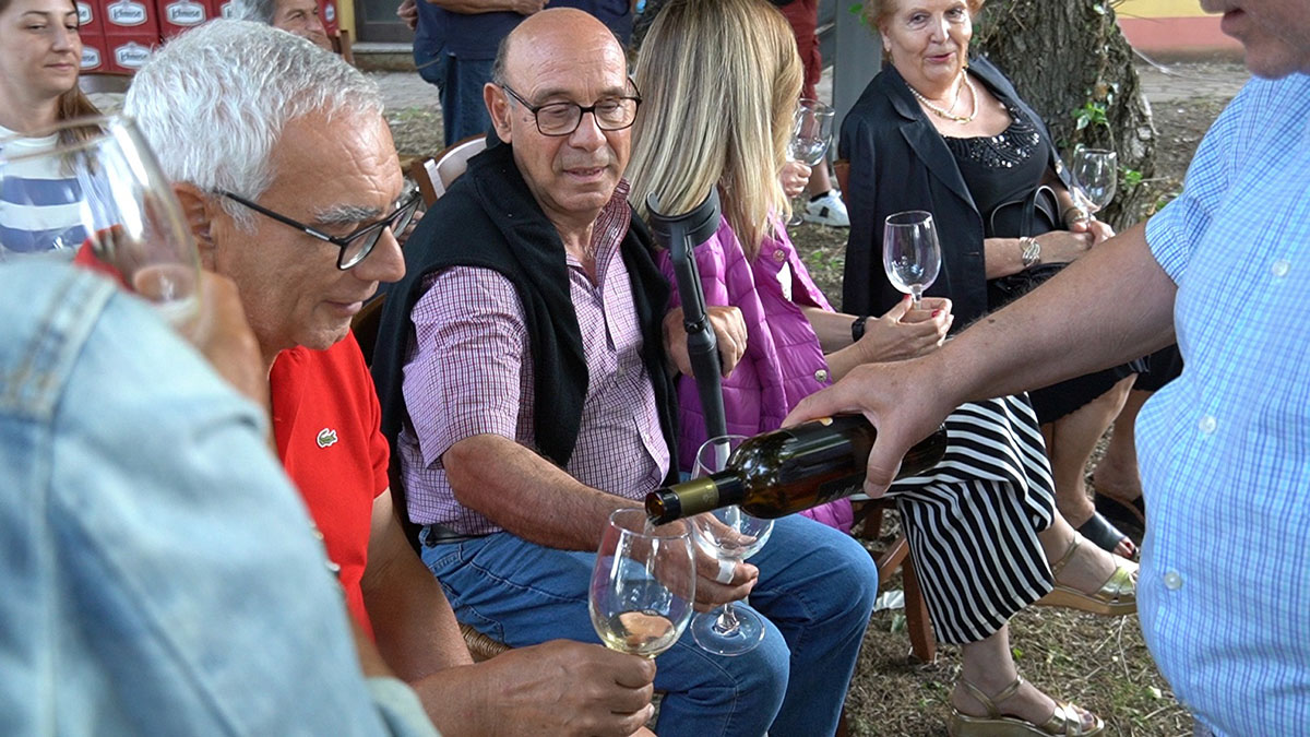 Vino e abbinamenti a tavola a “Chenamos in carrela”