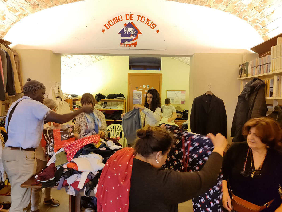 Clothes sharing a Sa Domo de Totus