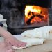 Preparazione del pane carasau. 📷 Depositphotos