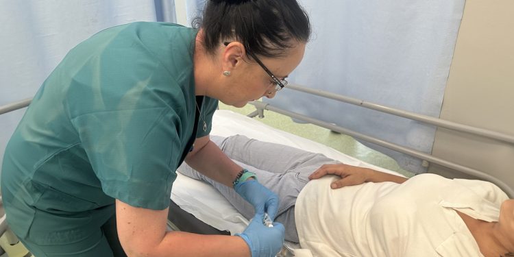 Infermiera nel triage del Pronto Soccorso di Olbia