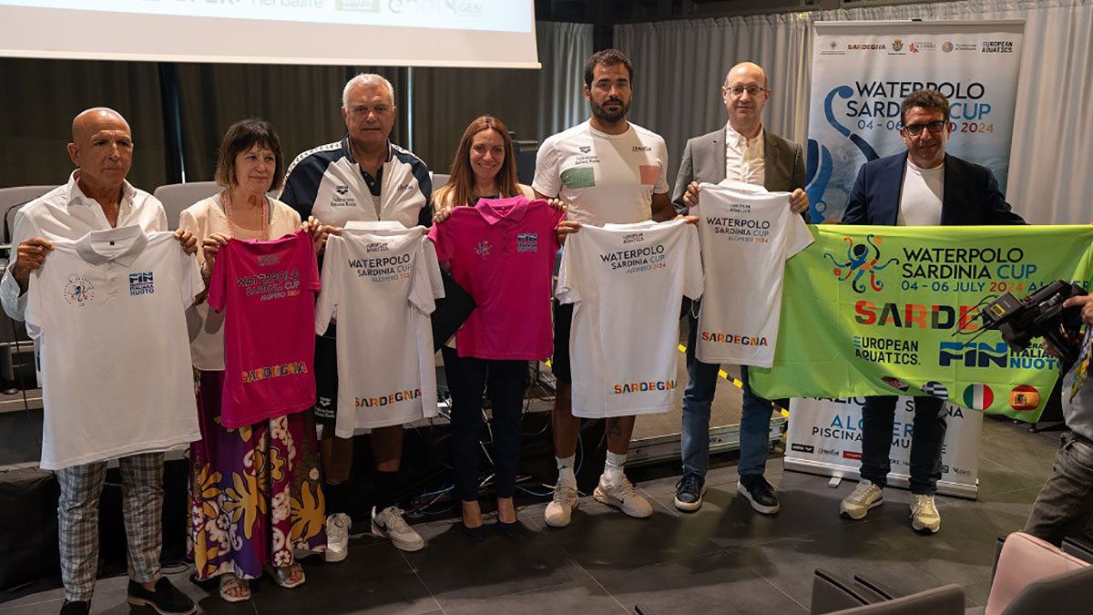 Maglie ricordo della Waterpolo Sardinia Cup 2024. ? Mattia Uldanck