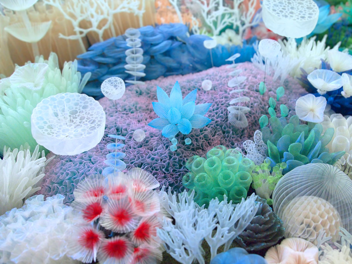 Mariko Kusumoto (Kumamoto, 1967) - "Ethereal Garden", 2024 - Tessuto di poliestere, cotone, filo di ferro