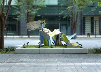 Marunouchi Street Gallery: Timo Sorin, "Woman sunbathing" (1995)