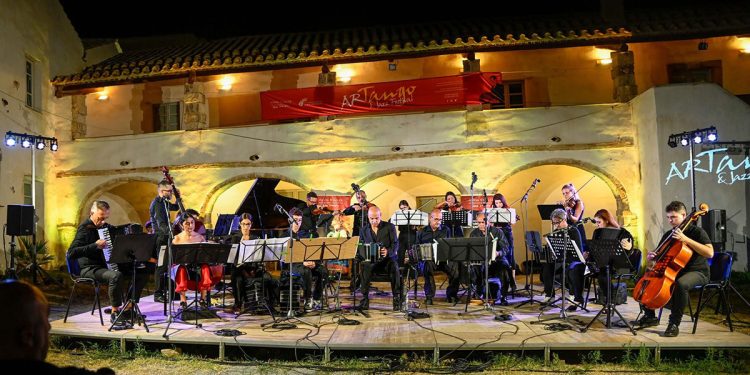 L'Orchestra tipica di tango del Conservatorio di Musica di Cagliari con Fabio Furia. ? Cristian Strinna