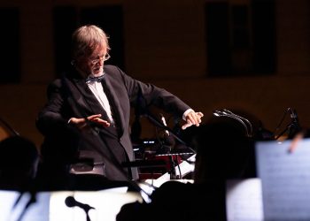 Otello in Piazza d'Italia a Sassari, il direttore d'orchestra Sergio Oliva. ? Elisa Casula