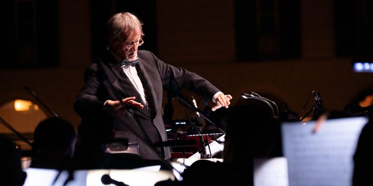 Otello in Piazza d'Italia a Sassari, il direttore d'orchestra Sergio Oliva. ? Elisa Casula