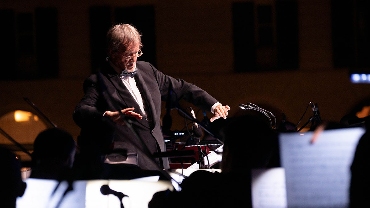 Otello in Piazza d'Italia a Sassari, il direttore d'orchestra Sergio Oliva. ? Elisa Casula