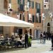 Piazza Civica nel centro storico di Alghero. ? Depositphotos