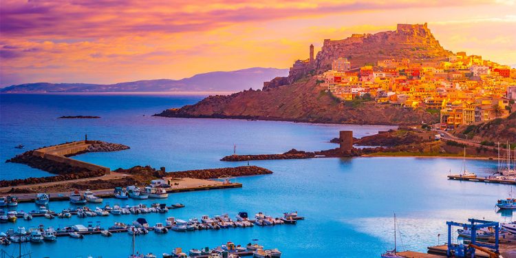 Castelsardo. ? Depositphotos