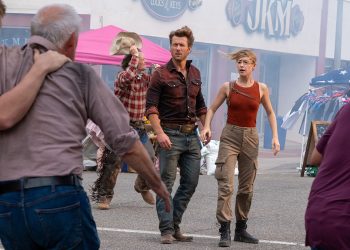 Daisy Edgar-Jones e Glen Powell protagonisti di “Twisters”