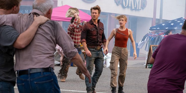 Daisy Edgar-Jones e Glen Powell protagonisti di “Twisters”