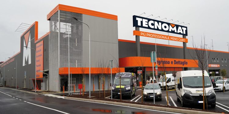 Esterno di un negozio Tecnomat