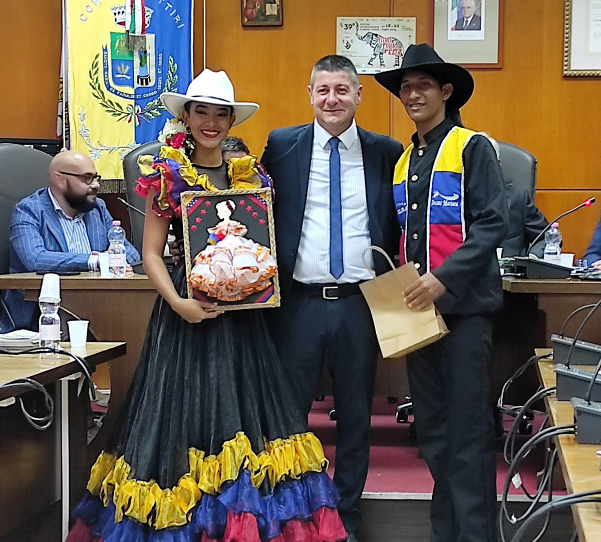 Il sindaco di Ittiri Antonio Sau con la delegazione del Venezuela