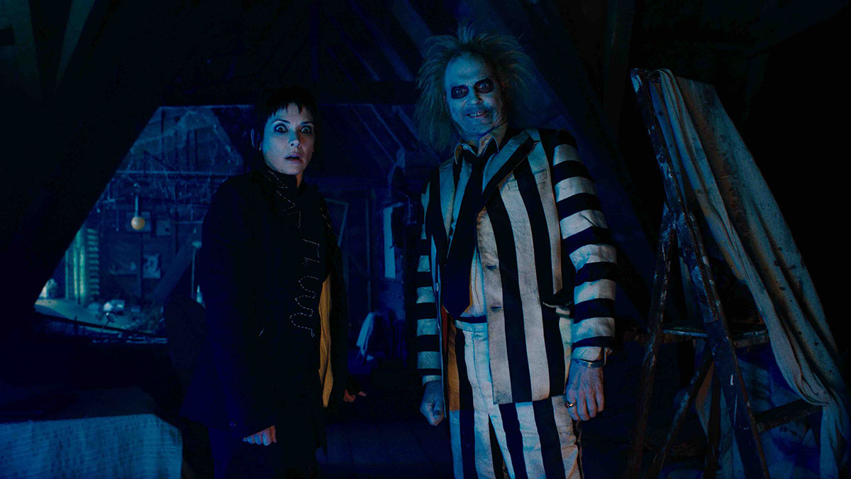 Winona Ryder e Michael Keaton in “Beetlejuice Beetlejuice”. ? © 2024 Warner Bros. Entertainment Inc. All Rights Reserved.