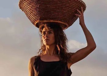 "Eleonorae" di e con Rachele Montis. ? Federica Zedda
