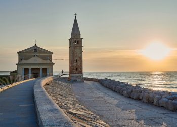 La chiesa della Madonna dell'Angelo a Caorle. ? Depositphotos