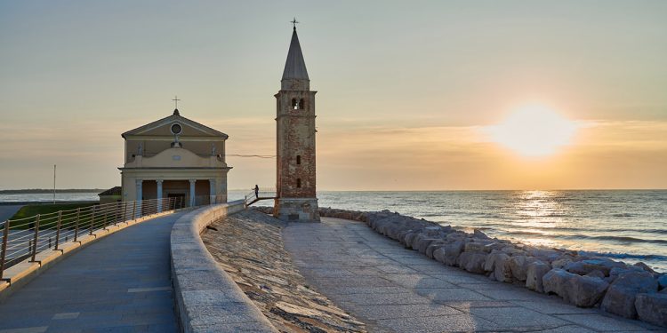 La chiesa della Madonna dell'Angelo a Caorle. ? Depositphotos