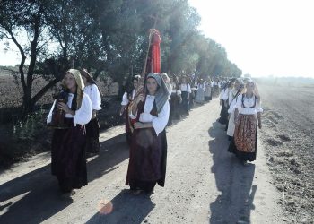 Le donne scalze di Cabras danno il via alla Festa di San Salvatore