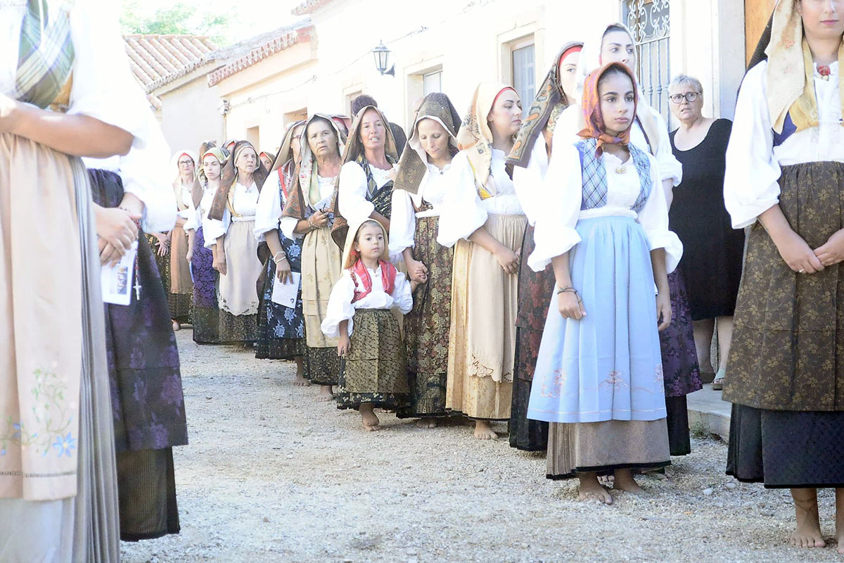 Le donne scalze di Cabras danno il via alla Festa di San Salvatore