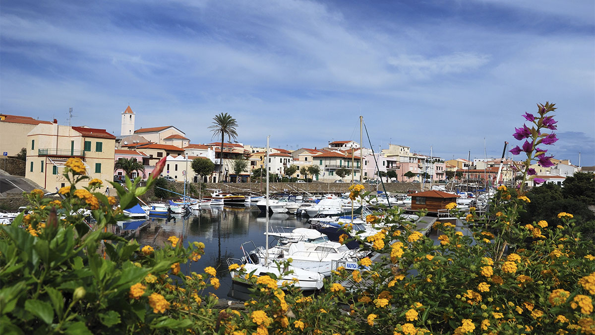Il porto di Stintino. ? Depositphotos