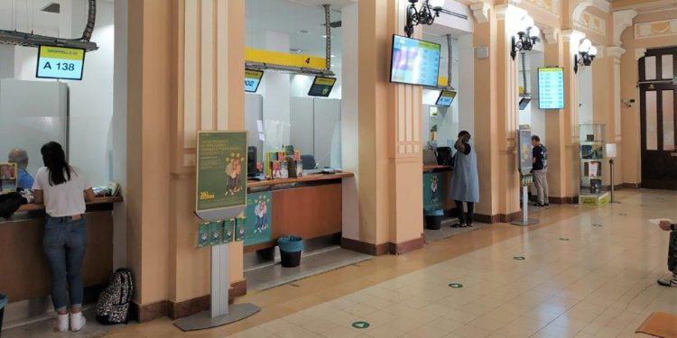 Sassari, la sala al pubblico dell'ufficio postale di via Brigata Sassari
