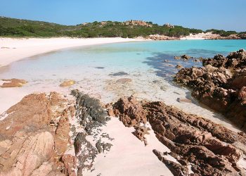 Isola di Budelli, Spiaggia Rosa. ? Depositphotos